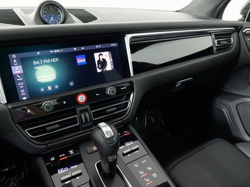 Used 2024 Porsche Macan image 50