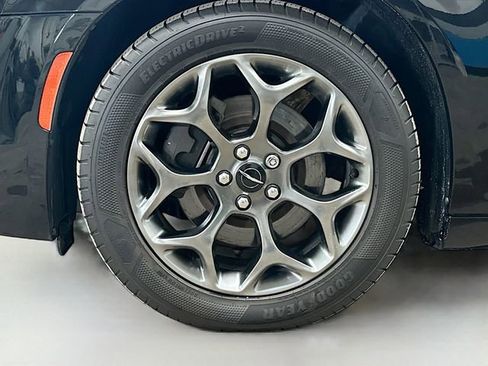 Used 2017 Chrysler 300 S image 33