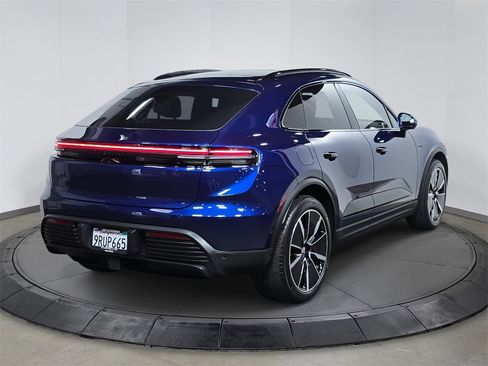 Certified 2025 Porsche Macan 4S Electric image 7