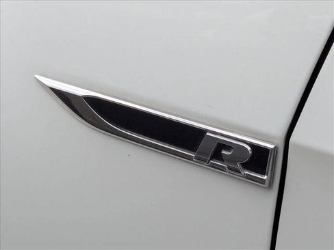 Used 2017 Volkswagen Golf 4-Door image 8