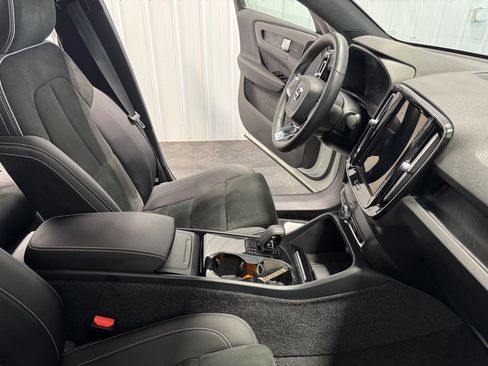 Used 2022 Volvo C40 P8 Recharge Ultimate image 26