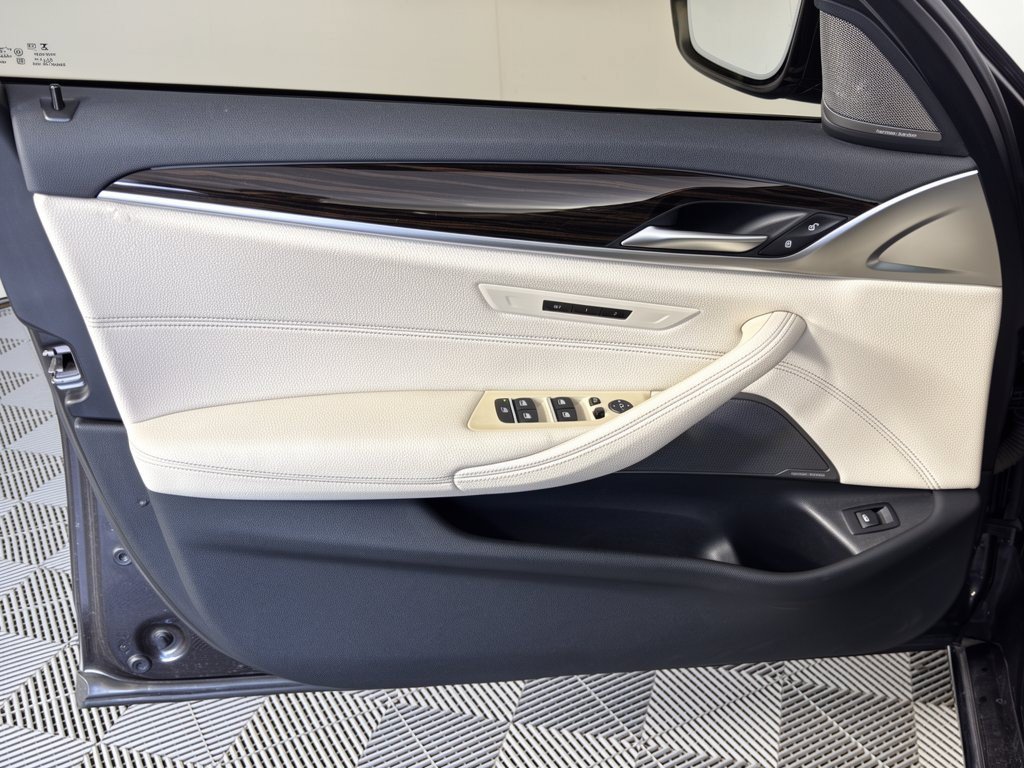 Used 2023 BMW 530i w/ Premium Package RWD image 14