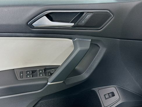 Used 2018 Volkswagen Tiguan SEL w/ 3rd Row Seat Package image 15