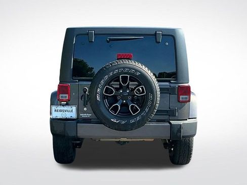 Used 2018 Jeep Wrangler Unlimited Sahara w/ Connectivity Group AWD/4WD image 5