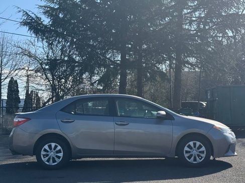 Used 2014 Toyota Corolla LE image 6