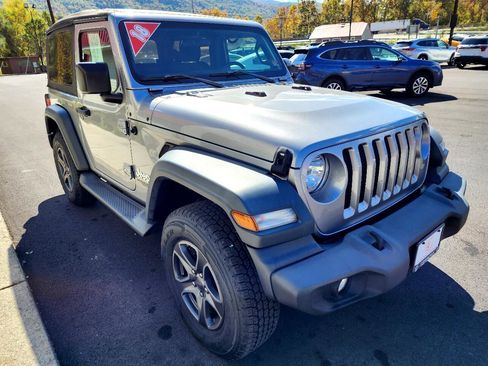 Used 2018 Jeep Wrangler Sport image 3