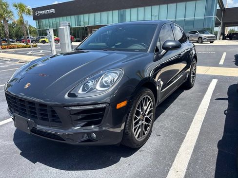 Used 2018 Porsche Macan Sport Edition AWD/4WD image 17