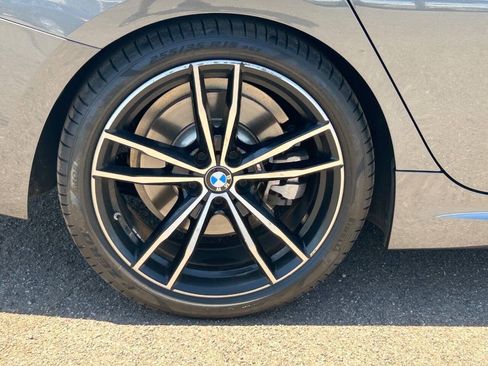 Used 2019 BMW 330i Sedan w/ M Sport Package RWD image 10