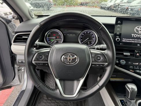 Used 2021 Toyota Camry XLE w/ Navigation Upgrade Package image 19