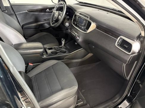 Used 2016 Kia Sorento FWD image 14