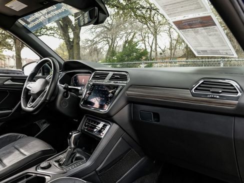 Used 2022 Volkswagen Tiguan SEL R-Line image 24