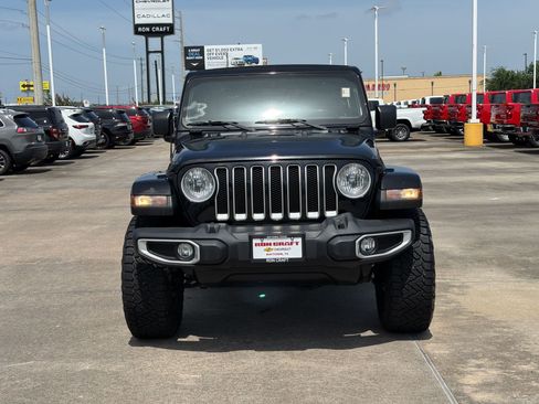 Used 2021 Jeep Wrangler Unlimited Sahara AWD/4WD image 6