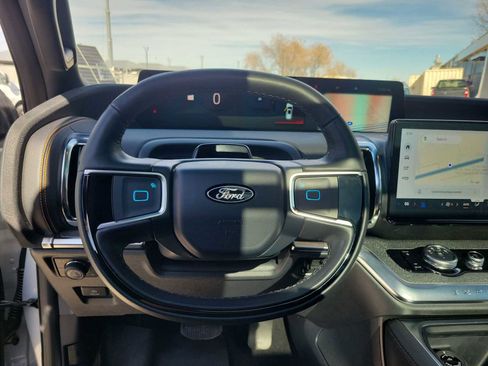 Used 2025 Ford Expedition Tremor image 11