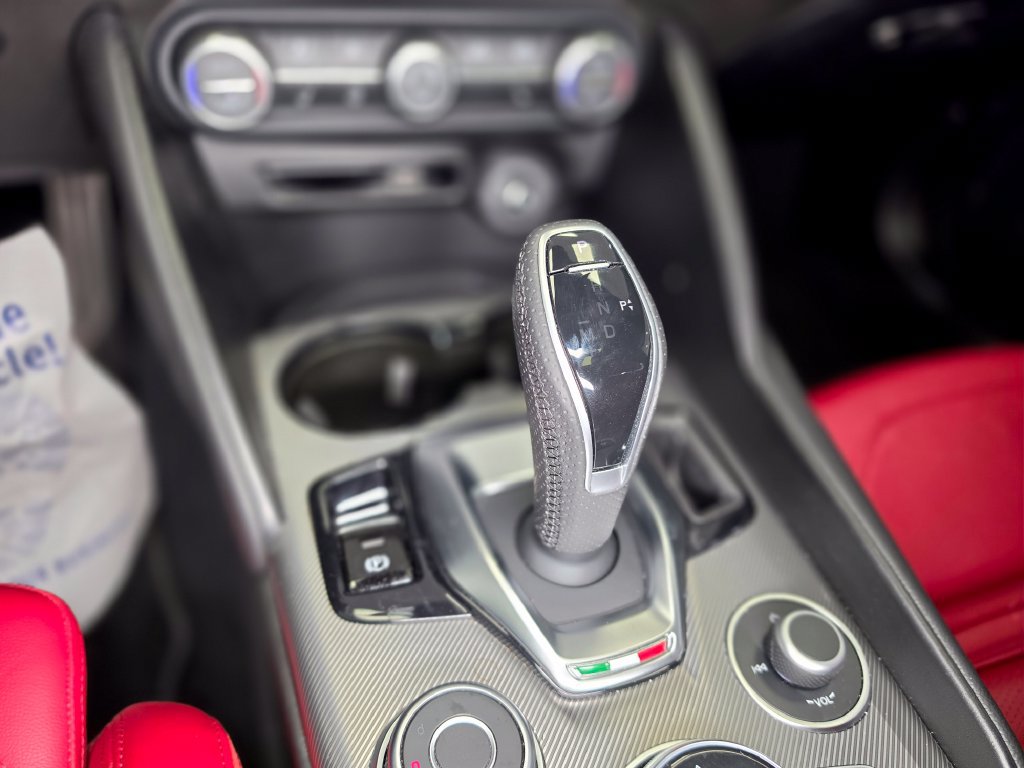 Used 2024 Alfa Romeo Giulia Veloce AWD/4WD image 14