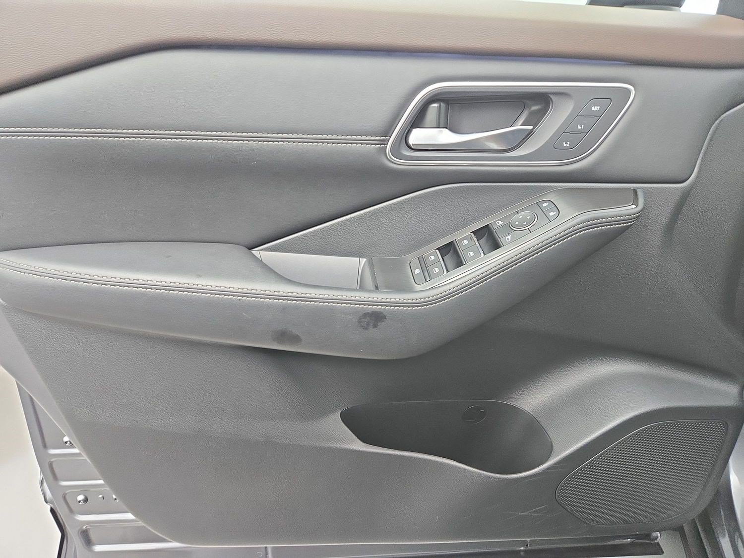 Used 2023 Nissan Rogue Platinum w/ Platinum Premium Package FWD image 17