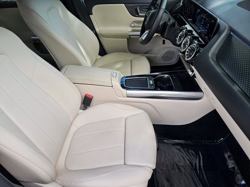Certified 2025 Mercedes-Benz GLA 250 image 6