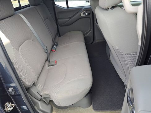 Used 2015 Nissan Frontier SV w/ SV Value Truck Package RWD image 18