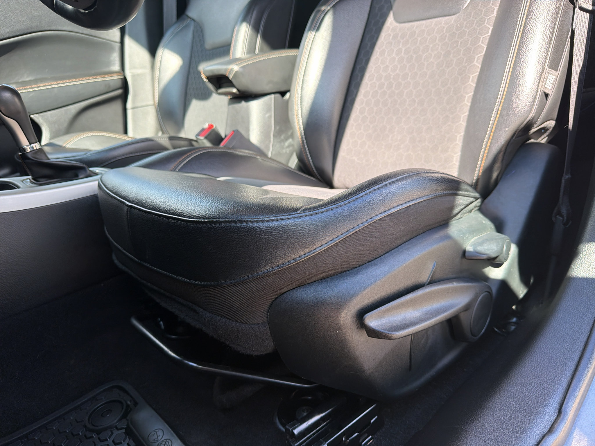 Used 2019 Jeep Compass Latitude w/ Cold Weather Group AWD/4WD image 14