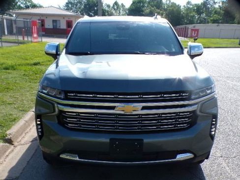 Used 2023 Chevrolet Suburban Premier RWD image 5