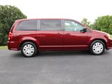 Used 2018 Dodge Grand Caravan SE w/ UConnect Hands-Free Group image 2