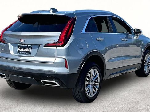 Used 2025 Cadillac XT4 Premium Luxury AWD/4WD image 2