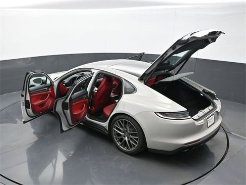 Used 2023 Porsche Panamera 4 Platinum Edition image 29