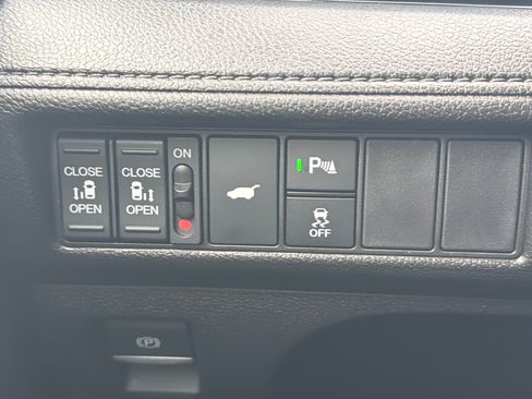 Certified 2025 Honda Odyssey Touring image 12