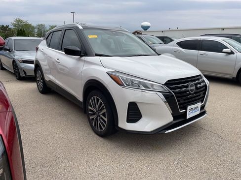 Used 2023 Nissan Kicks SV FWD image 1