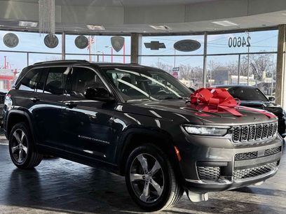 Used 2023 Jeep Grand Cherokee Laredo w/ Luxury Tech Group I