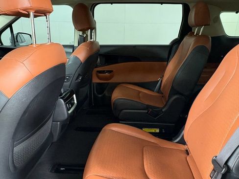 Used 2024 Kia Carnival SX Prestige FWD image 36