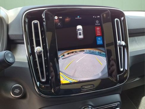New 2026 Volvo XC40 B5 Core AWD/4WD image 25