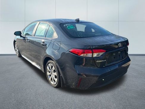 Used 2025 Toyota Corolla LE FWD image 2