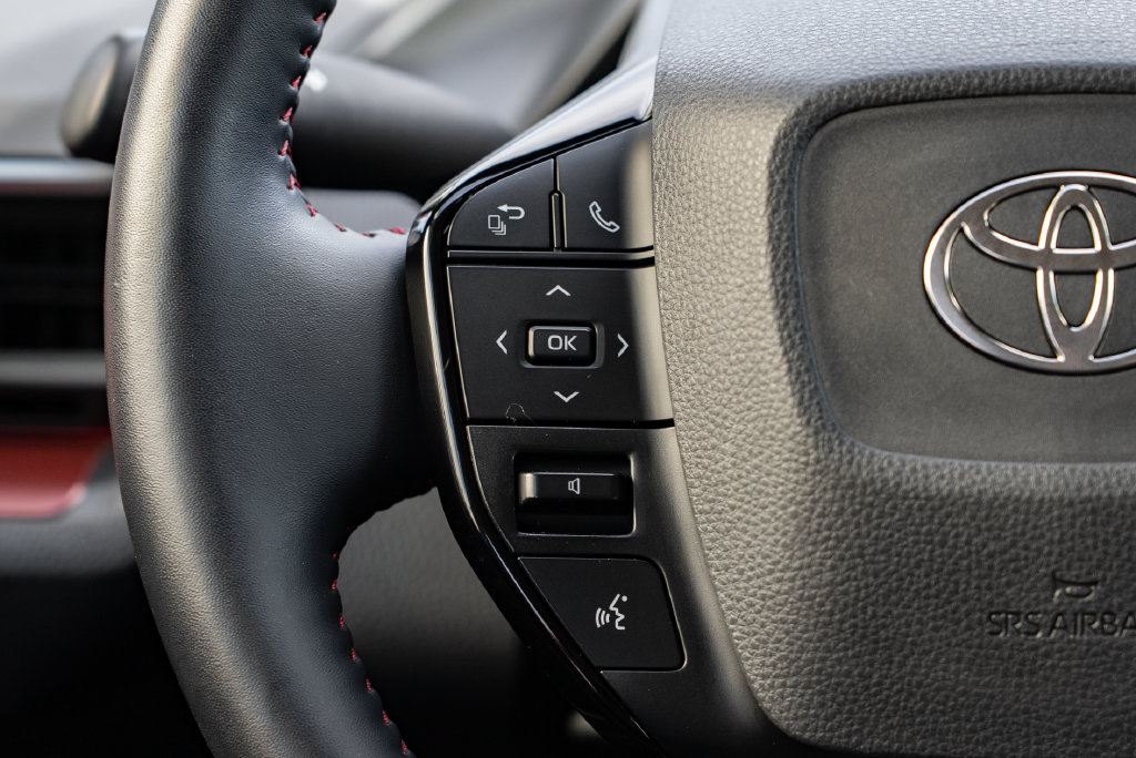 Used 2025 Toyota Prius Plug-In Hybrid FWD image 13