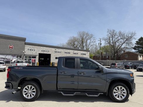 Used 2020 Chevrolet Silverado 1500 Custom w/ Custom Value Package AWD/4WD image 6