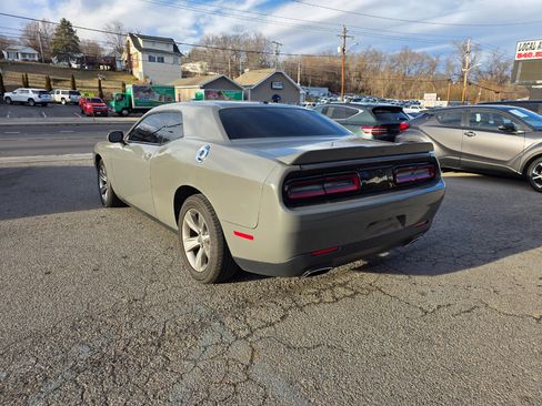 Used 2019 Dodge Challenger SXT image 7