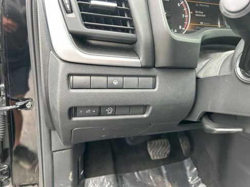 Used 2023 Nissan Rogue SV FWD image 17