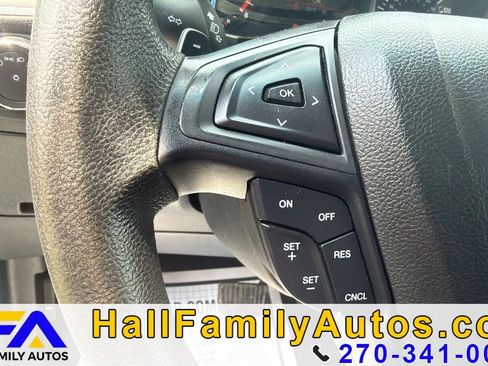 Used 2018 Ford Edge SE FWD image 18