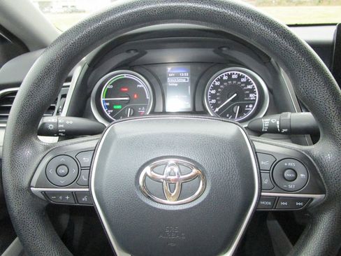 Used 2022 Toyota Camry LE image 25