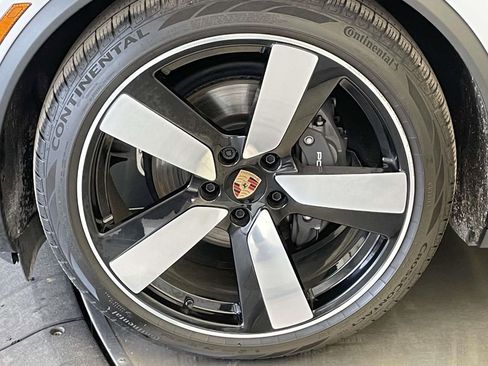 Used 2025 Porsche Macan 4 Electric image 11