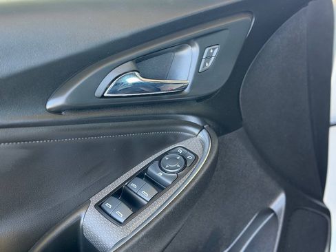 Used 2018 Chevrolet Malibu Hybrid w/ Leather Package FWD image 37