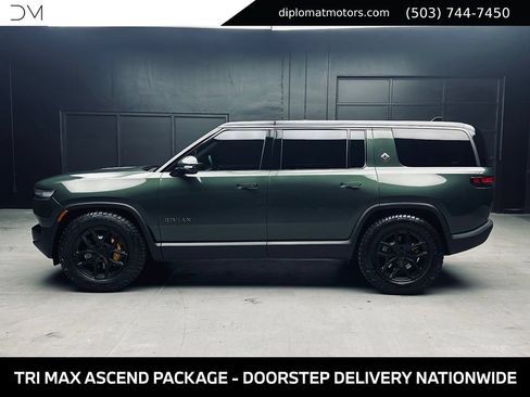 Used 2025 Rivian R1S Premium Dual AWD/4WD image 3