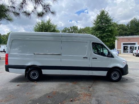 Used 2023 Mercedes-Benz Sprinter 2500 image 6