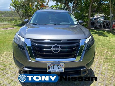 Used 2024 Nissan Pathfinder SV FWD image 2