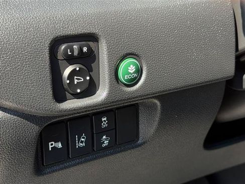 Used 2017 Honda Pilot Touring image 23