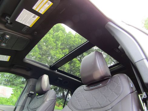 Certified 2025 Ford Explorer Platinum w/ Ultimate Package AWD/4WD image 15
