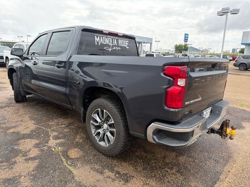Used 2022 Chevrolet Silverado 1500 LT w/ Z71 Off-Road Package AWD/4WD image 7
