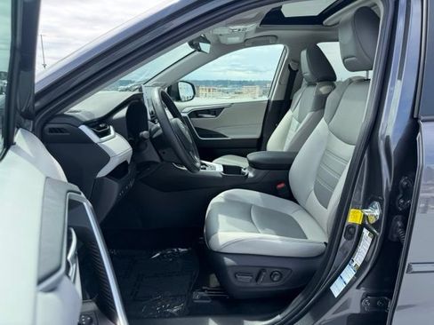 Certified 2022 Toyota RAV4 XLE Premium AWD/4WD image 13