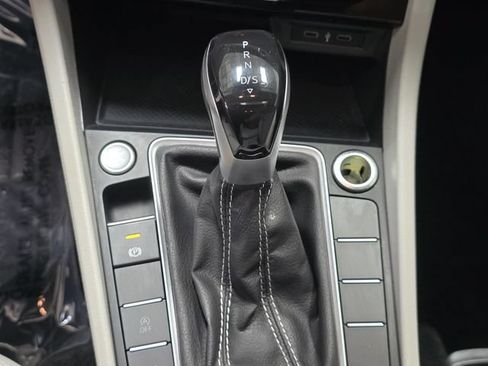 Certified 2023 Volkswagen Jetta SE w/ Panoramic Sunroof Package FWD image 21