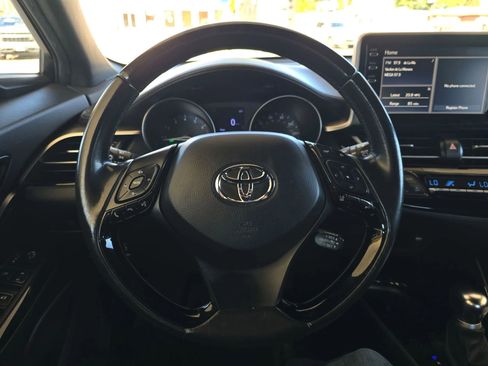 Used 2019 Toyota C-HR XLE image 18