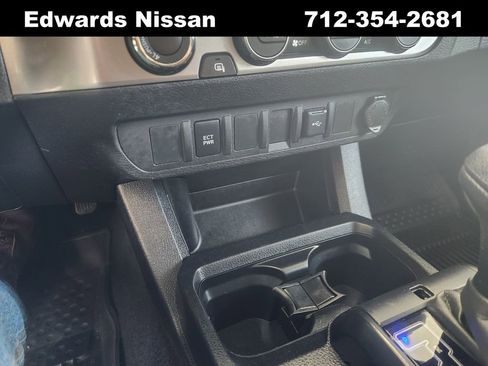 Used 2022 Toyota Tacoma SR image 31